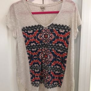 V-neck embroidered tee